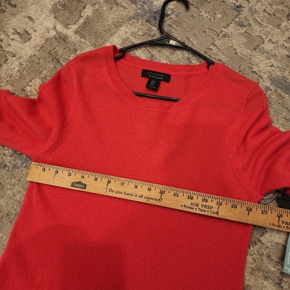 NWT Tahari 100% Cashmere Pink Coral Crewneck Sweater Womens Sz Medium - Picture 2 of 16